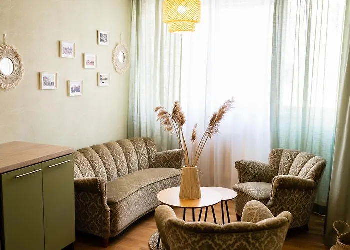Leola Center Apartment